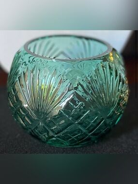 “FENTON” GREEN ETCHED GLASS BOWL